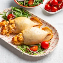 Кальмар, фаршированный сыром и курицей